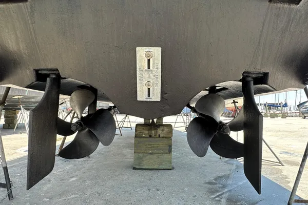 Cruisers Yachts 405 Express Motoryacht image