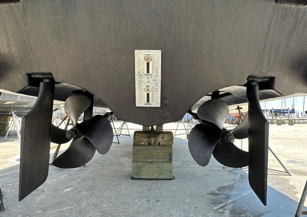 Cruisers Yachts 405 Express Motoryacht image