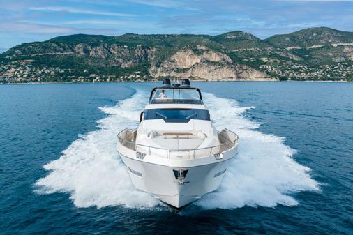 Cayman Yachts F920 image