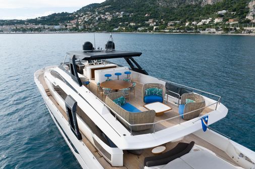 Cayman Yachts F920 image