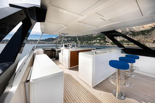 Cayman Yachts F920 image