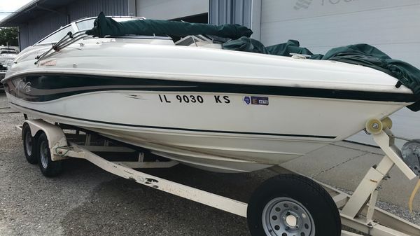 Rinker 232 Captiva Bowrider 