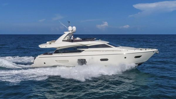 Ferretti Yachts 720