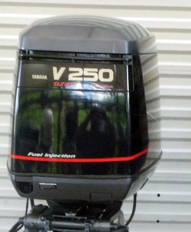 Yamaha Boats 250HP 25 INCH SHAFT .. Electronic Fuel Injected, SaltWater Series II .. 2-STROKE OUTBOARD MOTOR image