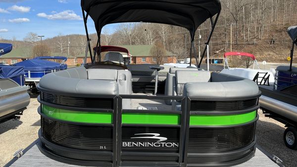 Bennington 21 LSB TRITOON