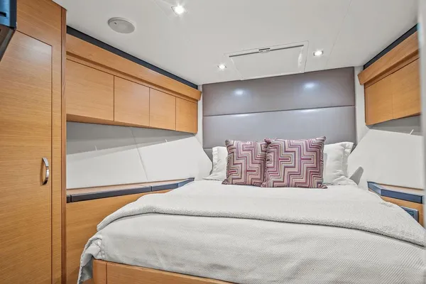 Hatteras 63 GT image