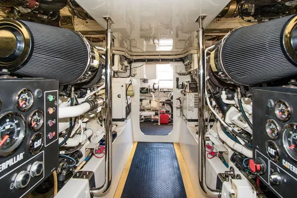 Hatteras 63 GT image