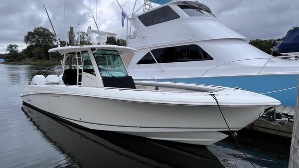 Boston Whaler 350 Outrage 