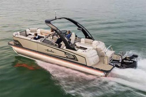Avalon EXCALIBUR-LTD-QUAD-LOUNGE-WINDSHIELD image