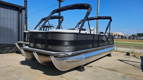 Bentley Pontoons Legacy 223 Swingback 