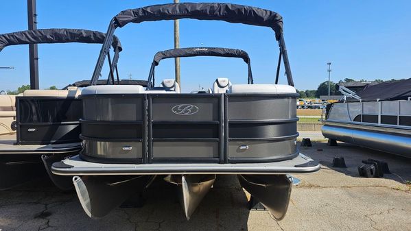 Bentley-pontoons LEGACY-223-SWINGBACK image