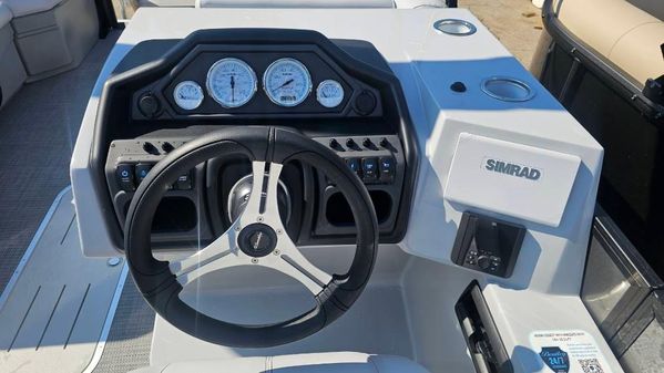 Bentley-pontoons LEGACY-223-SWINGBACK image