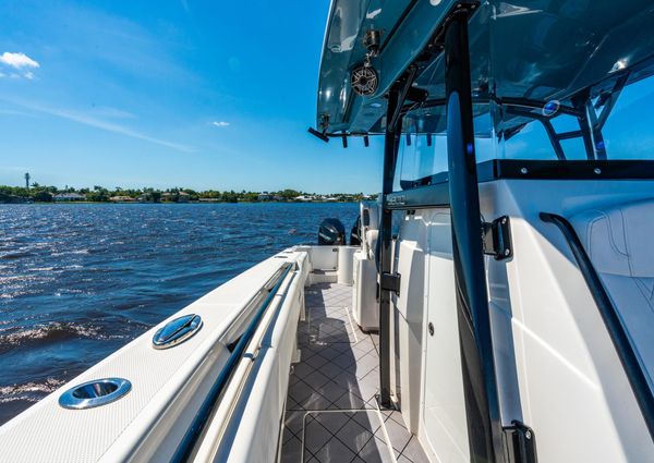 Fountain 38 Center Console image