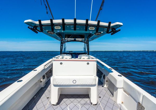 Fountain 38 Center Console image