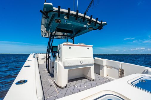 Fountain 38 Center Console image