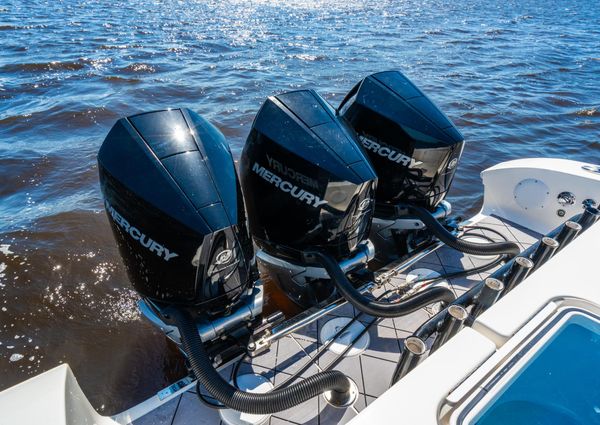 Fountain 38 Center Console image