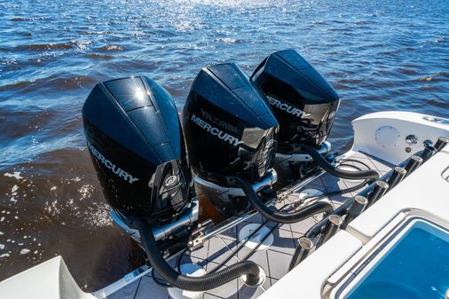 Fountain 38 Center Console image