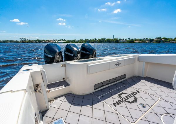 Fountain 38 Center Console image