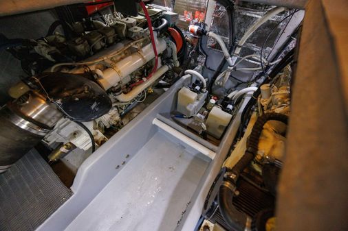 Meridian 411 Sedan image