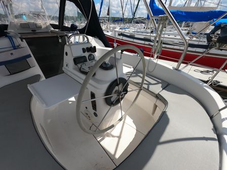 Hunter 340 image