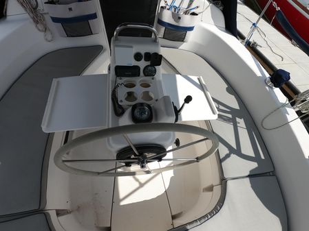 Hunter 340 image