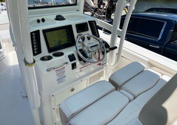 Robalo 246 Cayman image