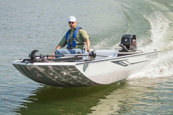 Crestliner 1657 Outlook SS - main image
