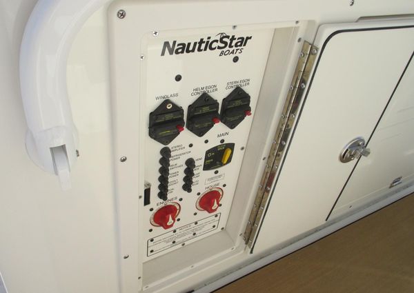 NauticStar 32 XS image