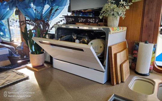 DeFever 57 POC MY Custom Liveaboard image