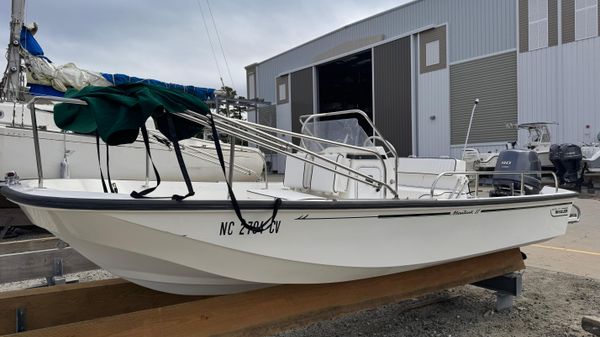 Boston Whaler MONTAUK 