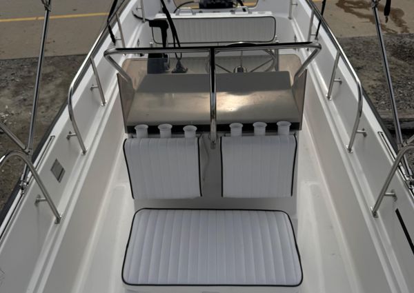 Boston Whaler MONTAUK image