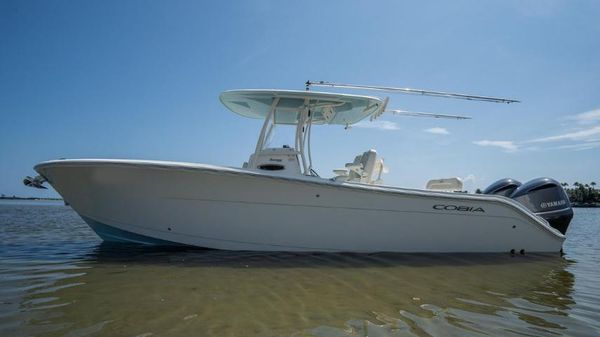 Cobia 277 Center Console 