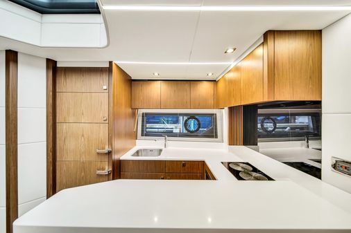 Sunseeker Predator 50 image