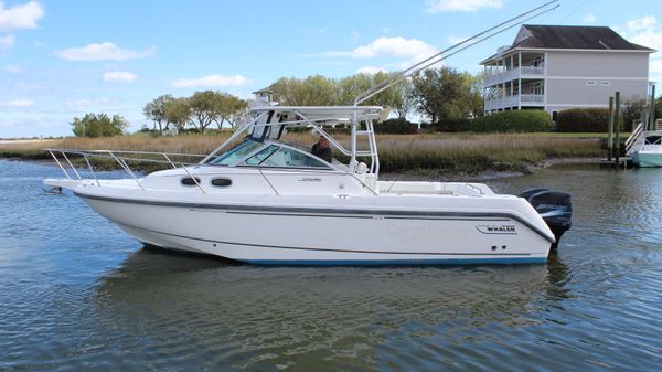 Boston Whaler Conquest 