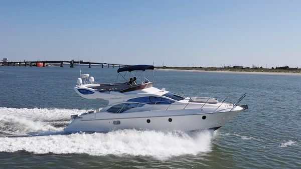Azimut 43 Flybridge Motor Yacht