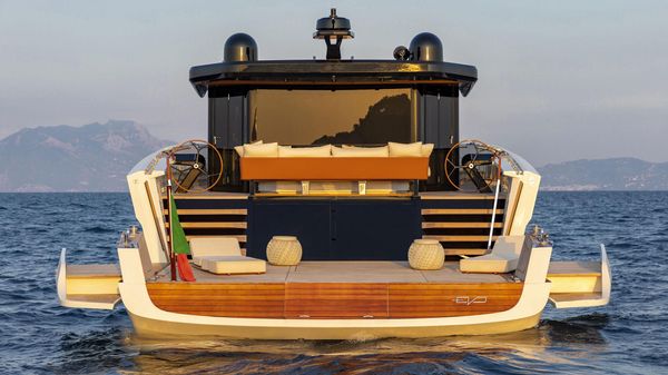 Evo Yachts V8 