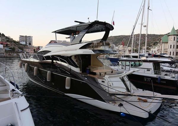 Marquis 630 Sport Yacht image