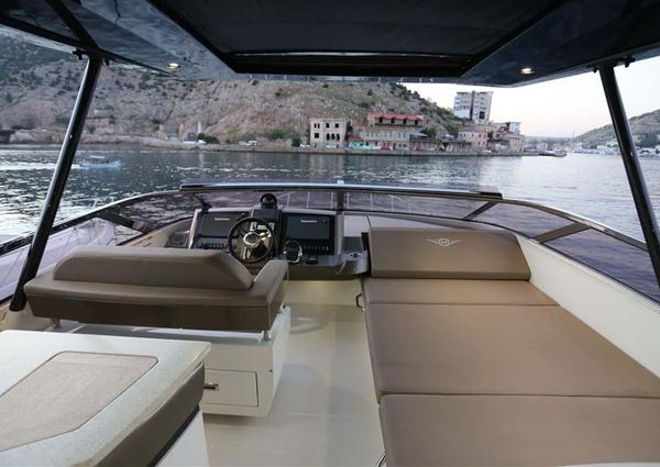 Marquis 630 Sport Yacht image