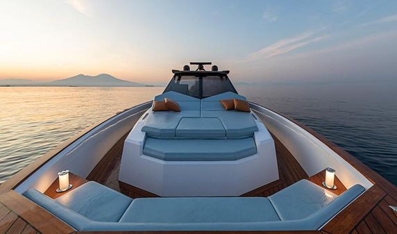 Evo Yachts R6 image