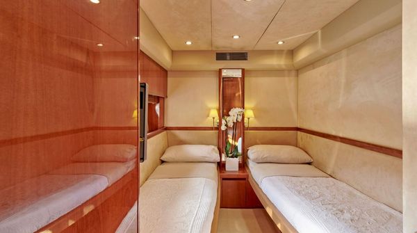 Princess Yachts V70 image