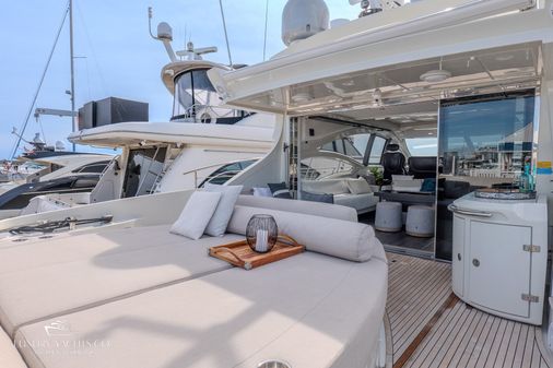 Azimut 62S image