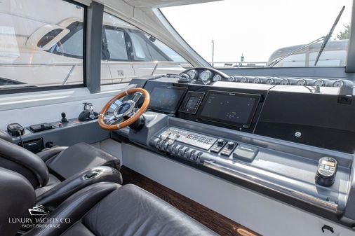 Azimut 62S image