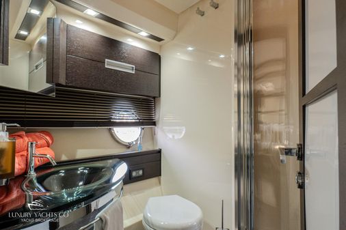 Azimut 62S image