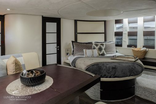 Azimut 62S image