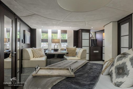 Azimut 62S image