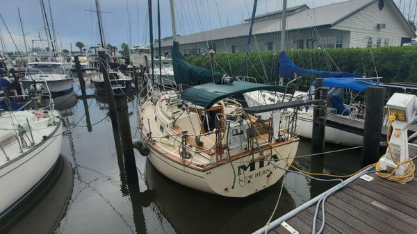Island Packet 29