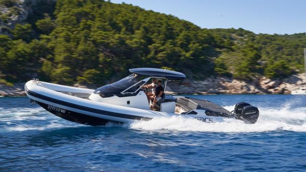 SACS Strider 11 outboard SUNDECK 