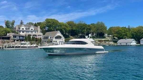 Riviera 5000 Sport Yacht