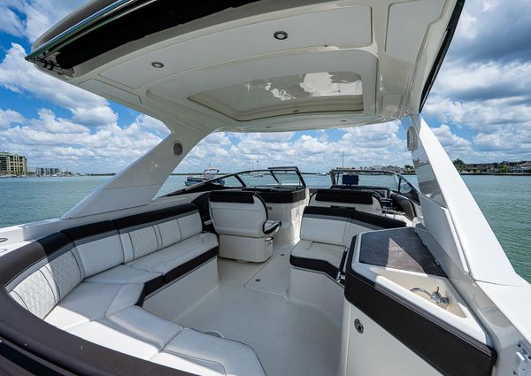 Sea Ray 31 SLX image