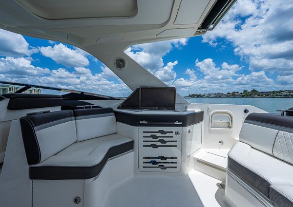 Sea Ray 31 SLX image